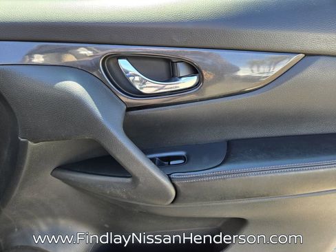 Used 2018 Nissan Rogue SV w/ Sun & Sound Touring Package AWD/4WD image 18