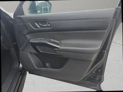 Used 2023 Nissan Pathfinder S image 19