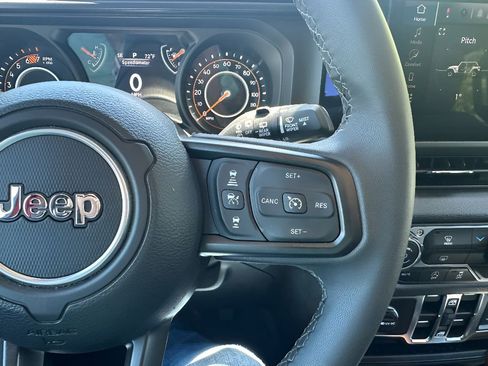 Used 2025 Jeep Wrangler Unlimited Sport AWD/4WD image 29