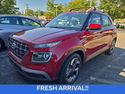 Used 2023 Hyundai Venue Limited FWD image 6