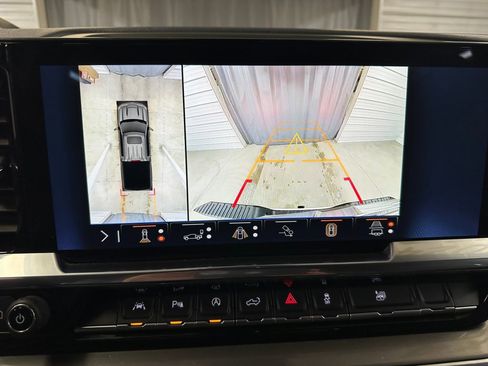 Certified 2024 Chevrolet Silverado 1500 High Country w/ Technology Package image 16