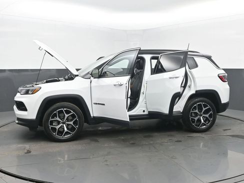 Used 2025 Jeep Compass Limited image 55