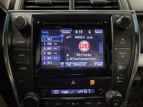 Used 2015 Toyota Camry XSE image 18