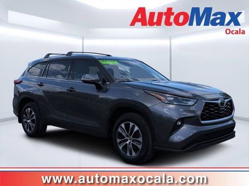 Used 2021 Toyota Highlander XLE FWD image 1