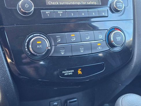 Used 2016 Nissan Rogue S FWD image 30