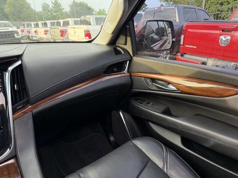Used 2017 Cadillac Escalade Luxury RWD image 22