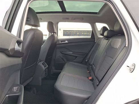 New 2026 Volkswagen Taos SE image 5