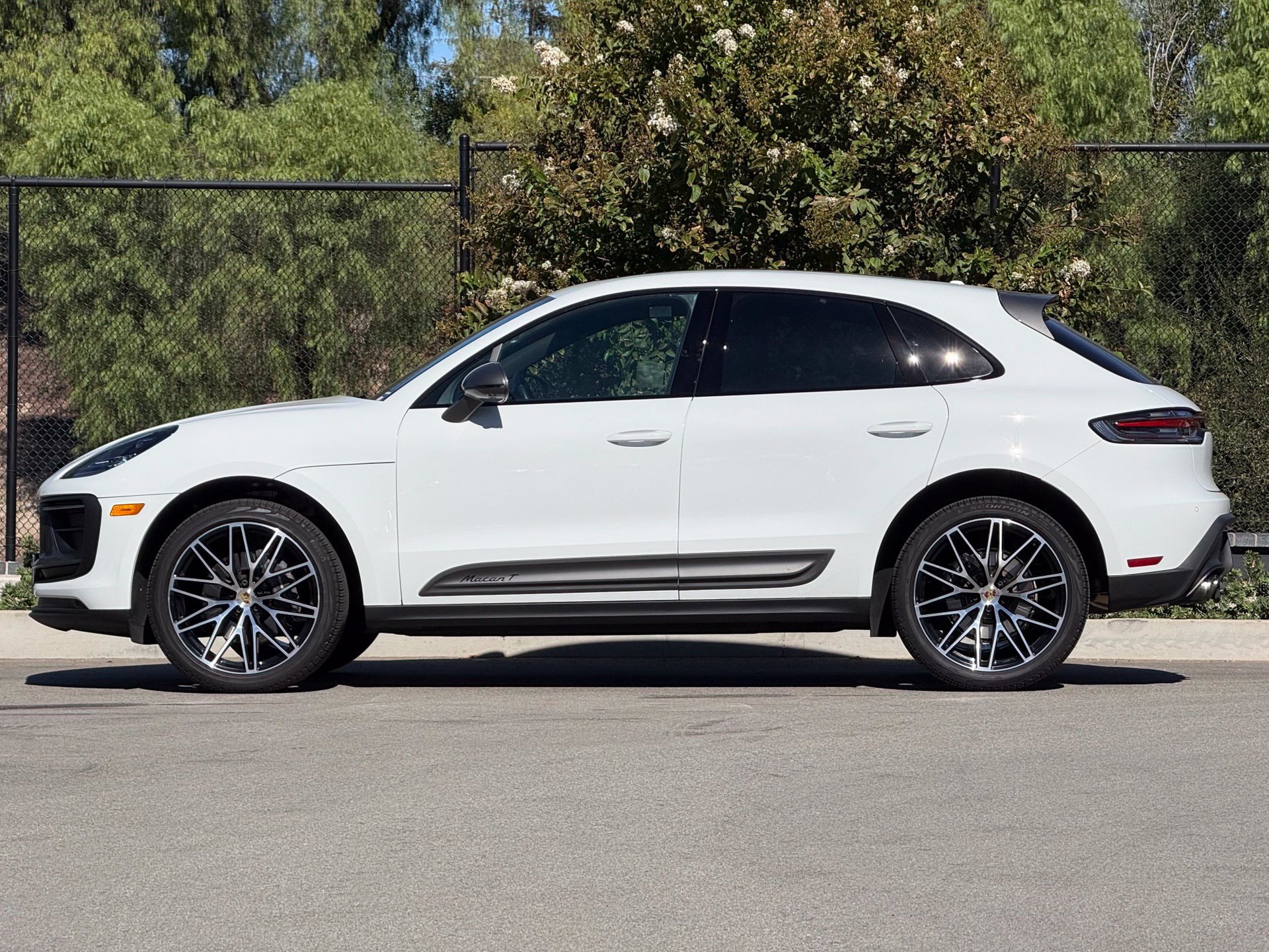 Used 2026 Porsche Macan Turbo AWD/4WD image 2
