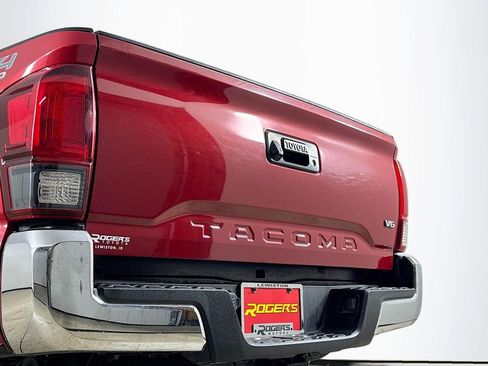 Certified 2018 Toyota Tacoma TRD Off-Road image 23