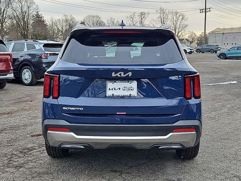 Certified 2025 Kia Sorento S w/ Panoramic Sunroof Package image 6