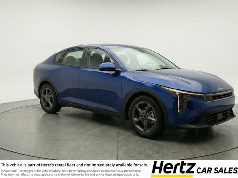 Used 2025 Kia K4 LXS image 1
