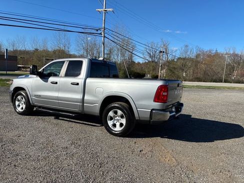 Used 2025 RAM 1500 Big Horn AWD/4WD image 3