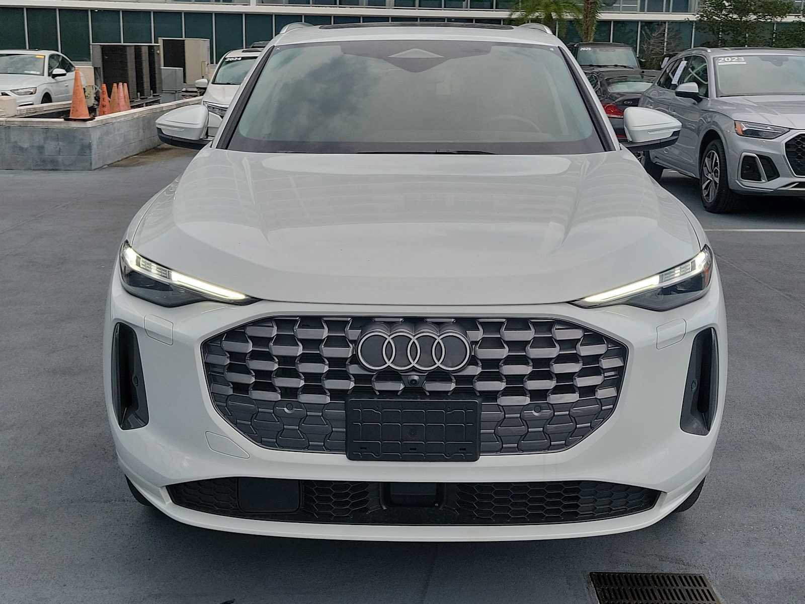 Certified 2025 Audi Q5 Premium Plus w/ Premium Plus AWD/4WD image 8