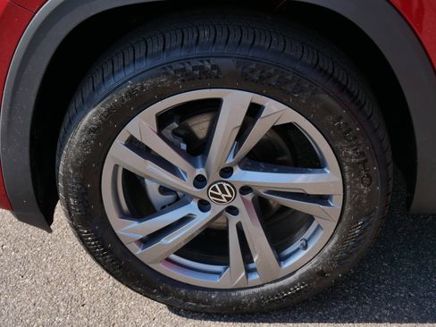 Certified 2024 Volkswagen Atlas Cross Sport SEL R-Line AWD/4WD image 15
