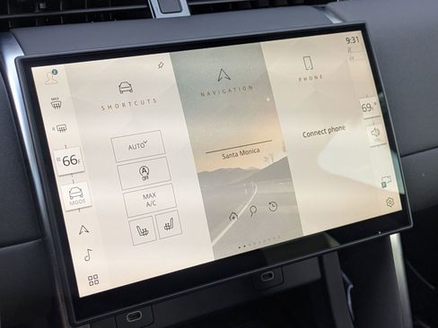 Used 2025 Land Rover Discovery Sport S image 13