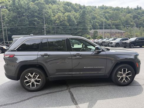 Used 2025 Jeep Grand Cherokee Limited w/ Trailer Tow Package AWD/4WD image 2
