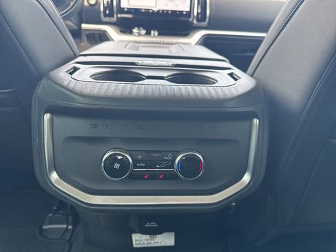 Used 2025 Ford Expedition Platinum AWD/4WD image 18