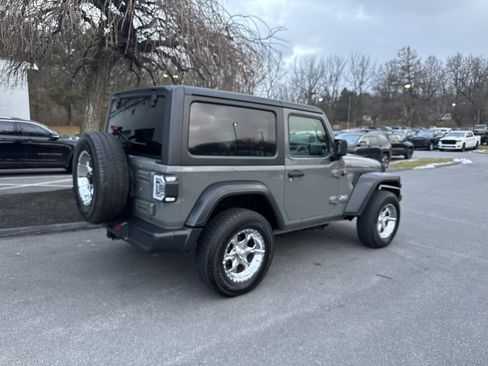 Used 2019 Jeep Wrangler Sport image 3