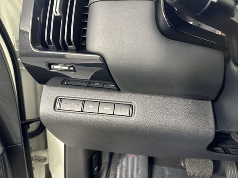 Certified 2025 Nissan Pathfinder SV image 16