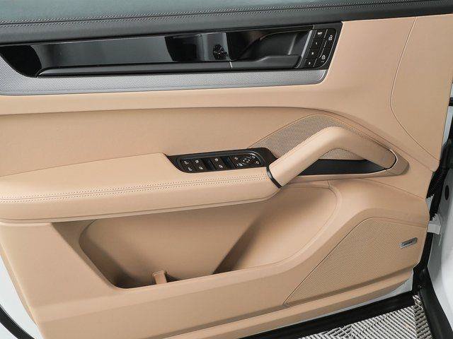 Used 2026 Porsche Cayenne Coupe AWD/4WD image 6