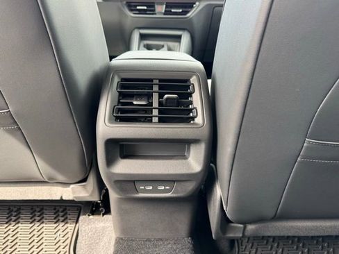 New 2025 Volkswagen Tiguan SE AWD/4WD image 12