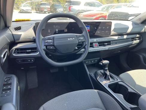 Used 2025 Kia K4 LXS image 9