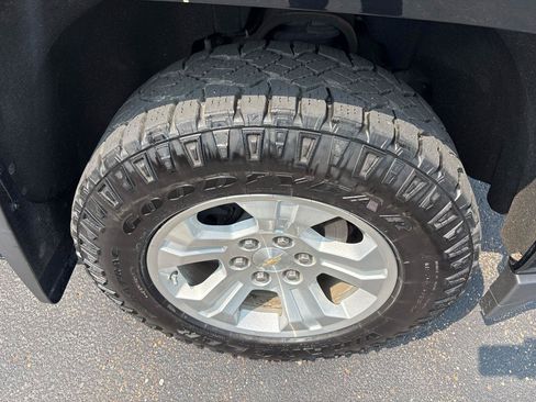 Used 2018 Chevrolet Silverado 1500 LT w/ All Star Edition AWD/4WD image 33
