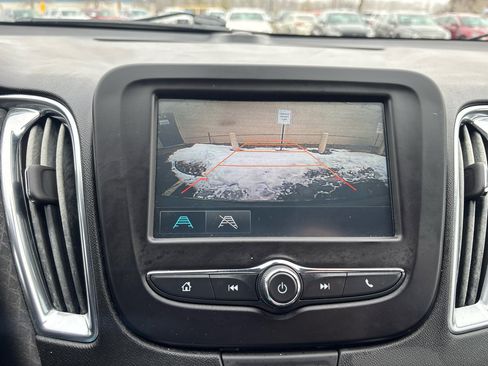 Used 2018 Chevrolet Malibu Hybrid image 23