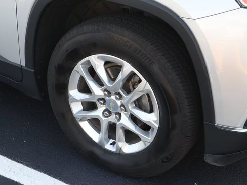 Used 2019 Chevrolet Traverse LT FWD image 7