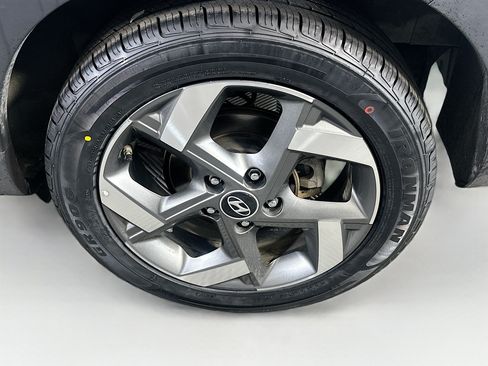 Used 2025 Hyundai Venue SEL FWD image 11
