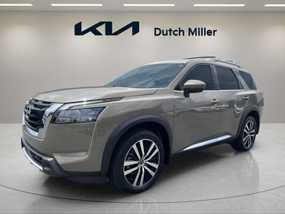 Used 2025 Nissan Pathfinder Platinum w/ Cargo Package