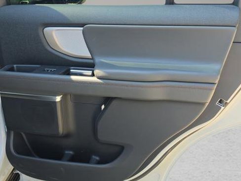 Used 2025 Ford Expedition Active AWD/4WD image 42