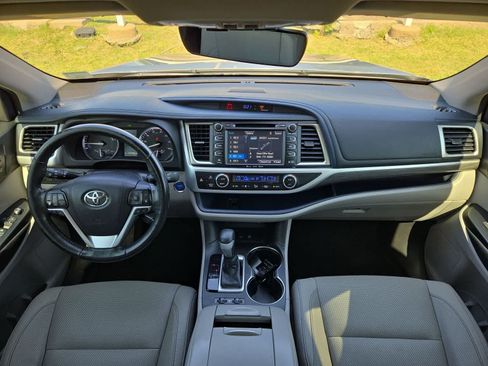Used 2018 Toyota Highlander Limited Platinum AWD/4WD image 14