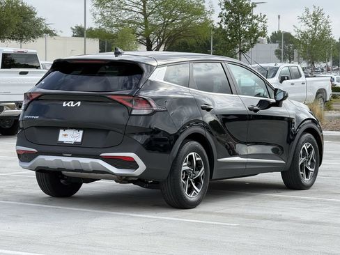 Used 2025 Kia Sportage LX image 4