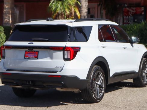 Used 2026 Ford Explorer ST-Line w/ ST-Line Street Pack AWD/4WD image 11
