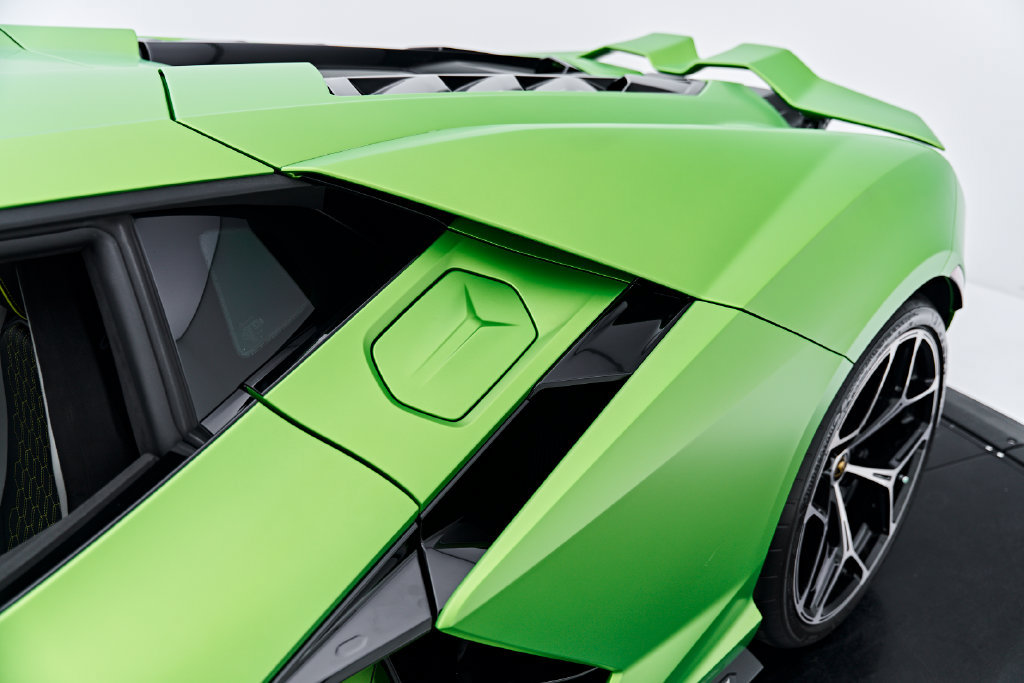 Used 2024 Lamborghini Revuelto AWD/4WD image 26