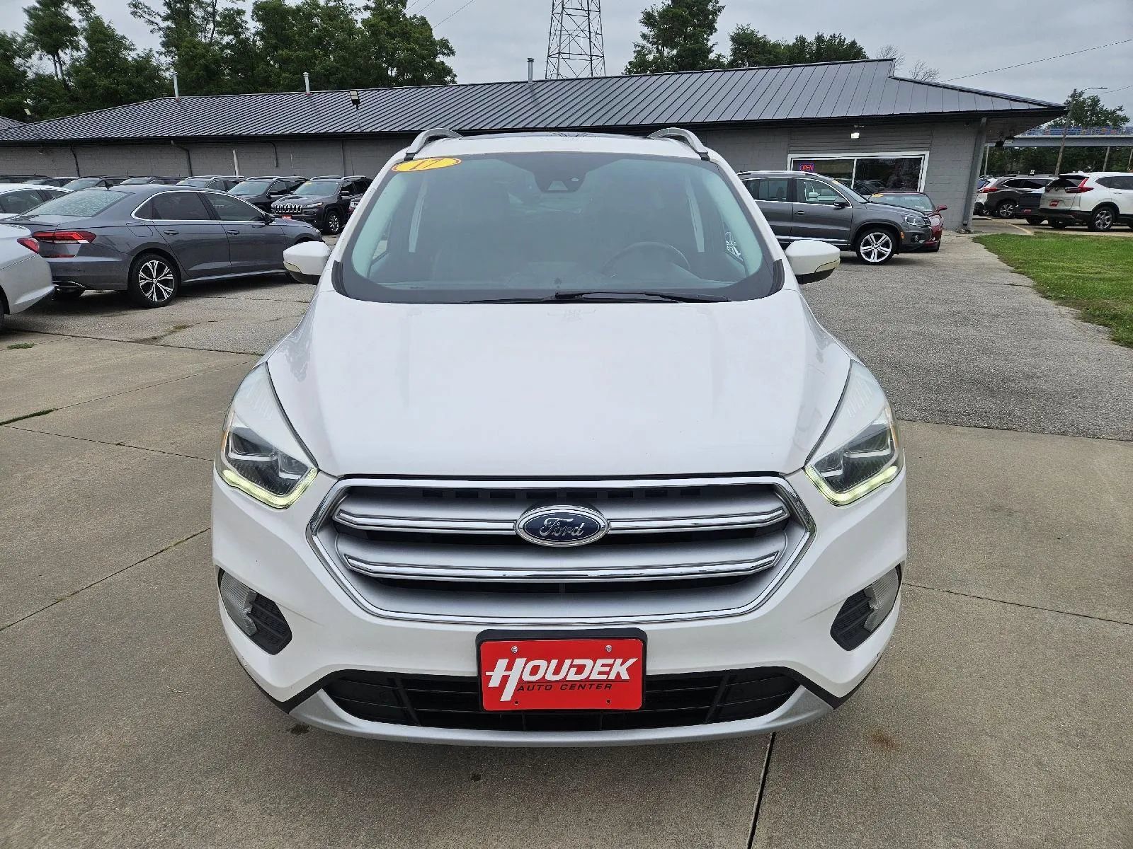Used 2017 Ford Escape Titanium w/ Canadian Touring Package AWD/4WD image 2