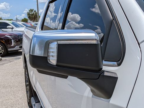 Used 2022 Chevrolet Silverado 1500 High Country w/ Technology Package AWD/4WD image 12