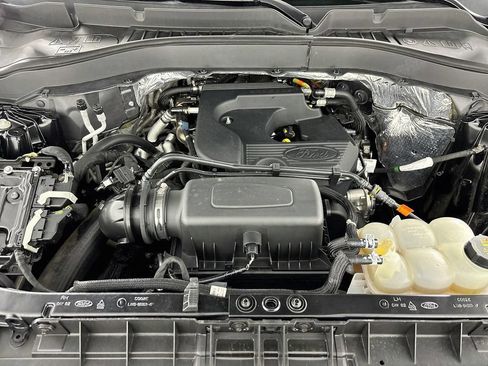 Used 2020 Ford Explorer XLT w/ Equipment Group 202A RWD image 29