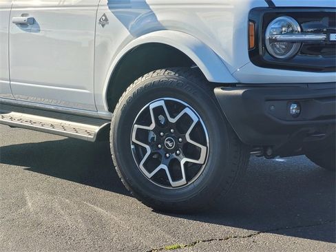 New 2025 Ford Bronco Outer Banks image 2