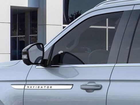 New 2025 Lincoln Navigator L Reserve image 40