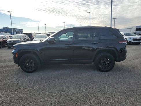 Used 2024 Jeep Grand Cherokee Altitude image 7