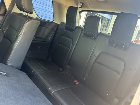 Used 2024 Nissan Pathfinder SL FWD image 17