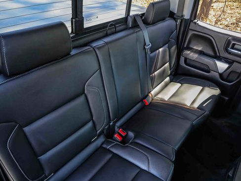 Used 2018 Chevrolet Silverado 1500 LT w/ Midnight Edition image 23