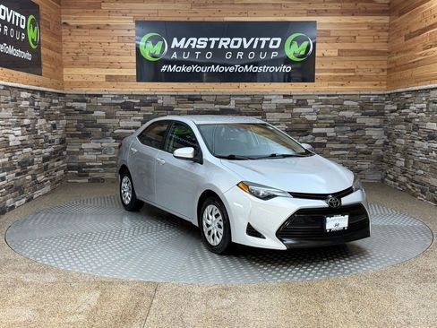 Used 2018 Toyota Corolla LE image 2
