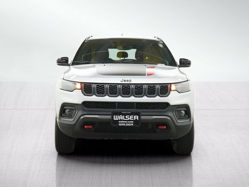 Used 2025 Jeep Compass Trailhawk AWD/4WD image 9