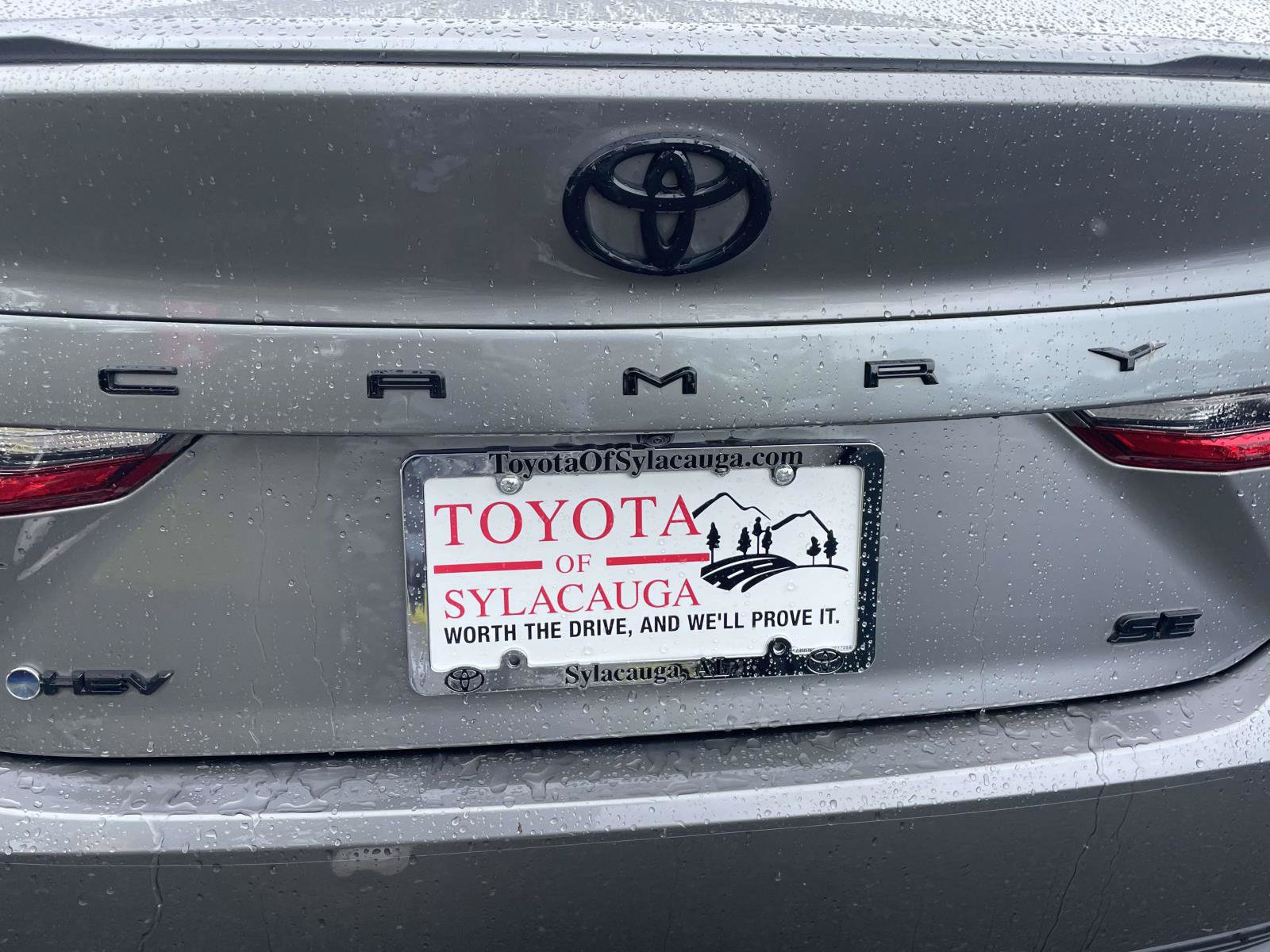 Used 2025 Toyota Camry SE FWD image 9