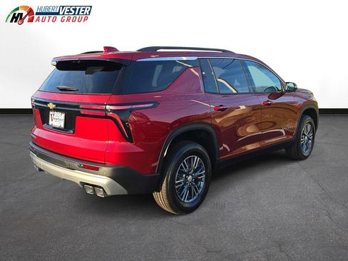 New 2026 Chevrolet Traverse LT image 2