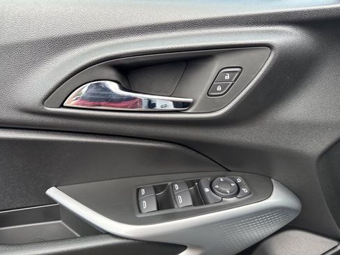 New 2026 Chevrolet Trax LS w/ LS Convenience Package FWD image 17