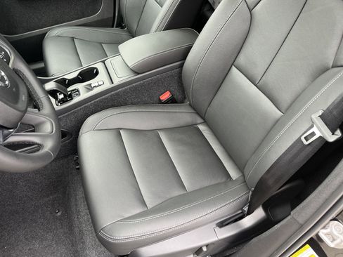 New 2025 Volvo XC40 B5 Core w/ Protection Package Premier image 24